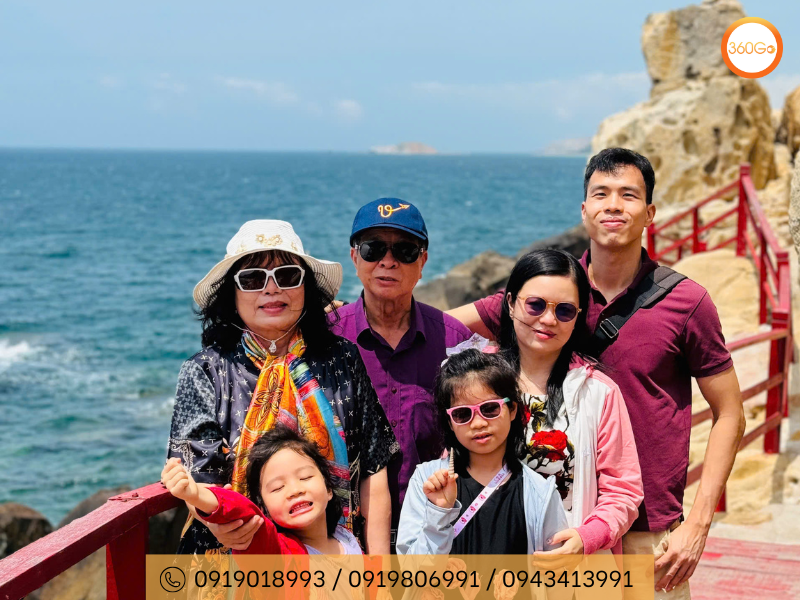 Biển trong xanh vô cùng nên thơ tại Hang Rái - Du lịch 360Go 